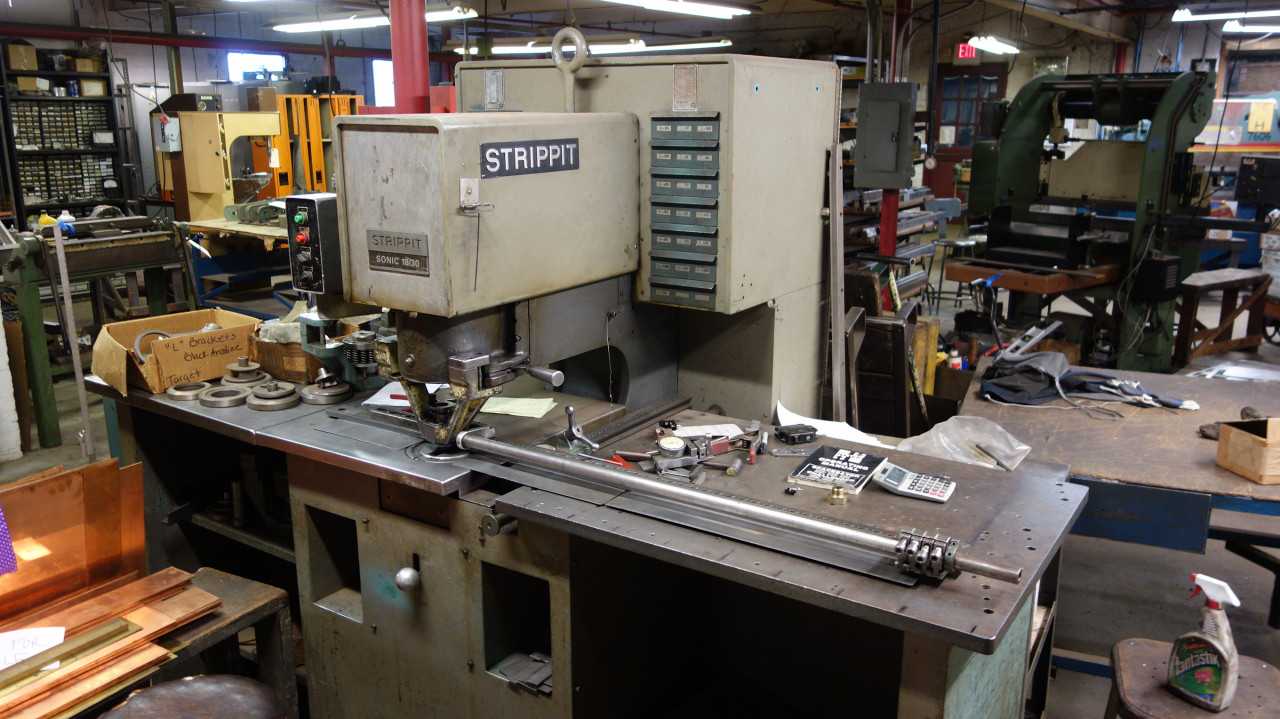 STRIPPIT SONIC 18/30 237 SHEET METAL FABRICATOR - CNC CUTTING TABLES