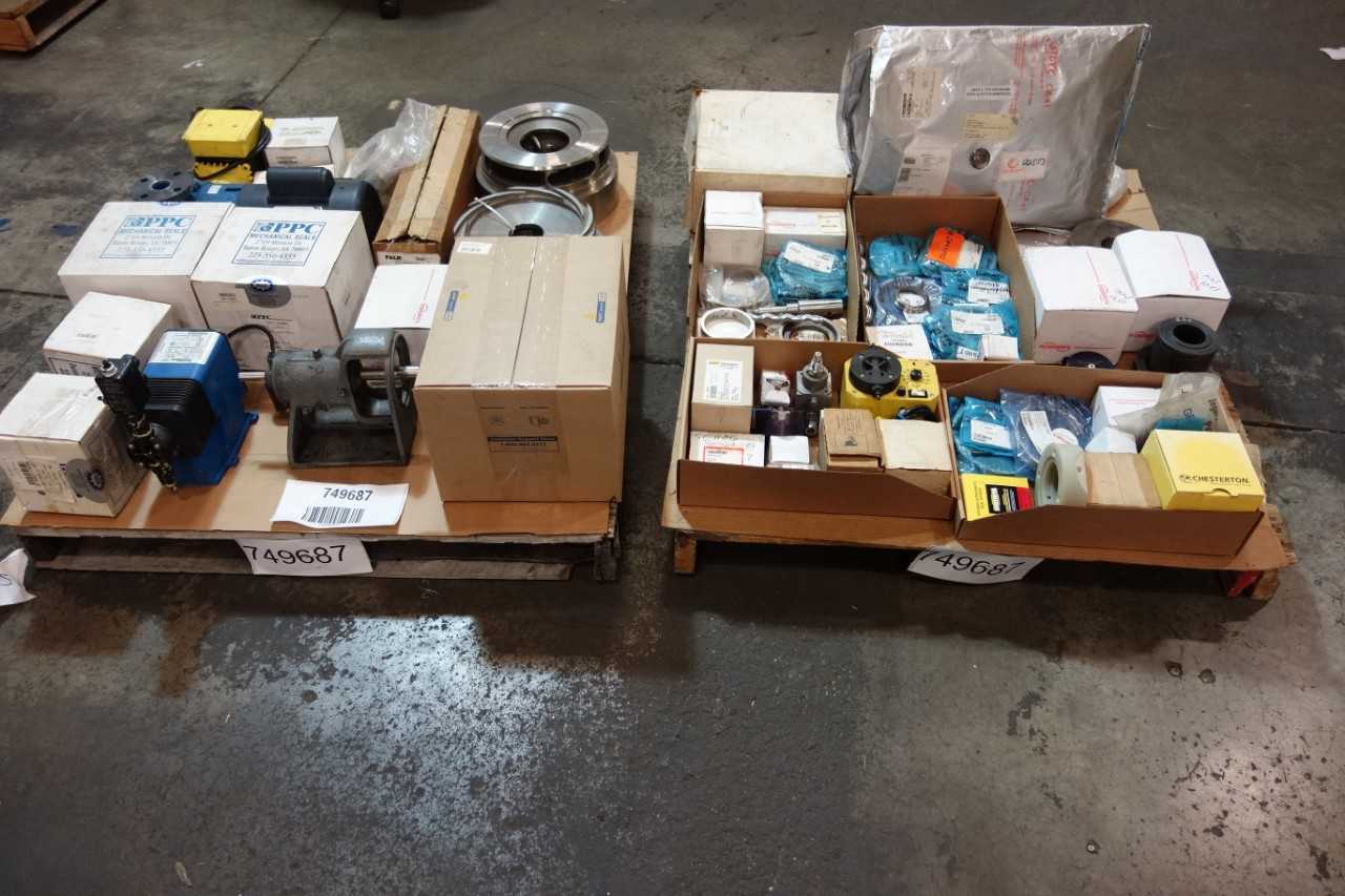 2 PALLETSOF ASSORTED PUMPS, PUMP PARTS & ACCESSORIES- CHESTERTON, FLOWSERVE - PUMPS