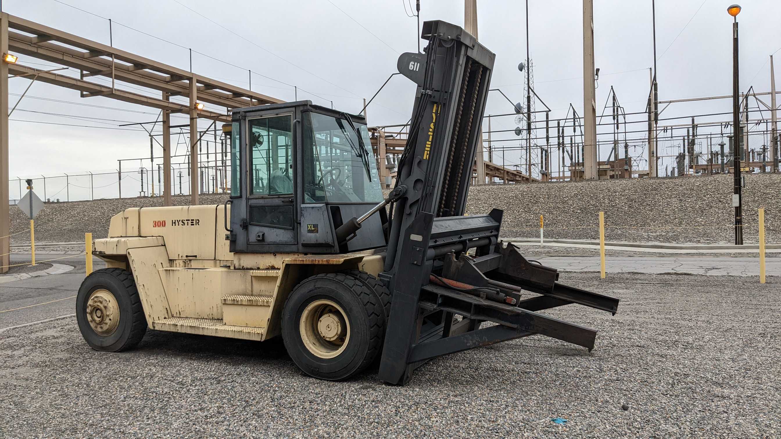 2000 HYSTER FORKLIFT H300XL - FORKLIFTS