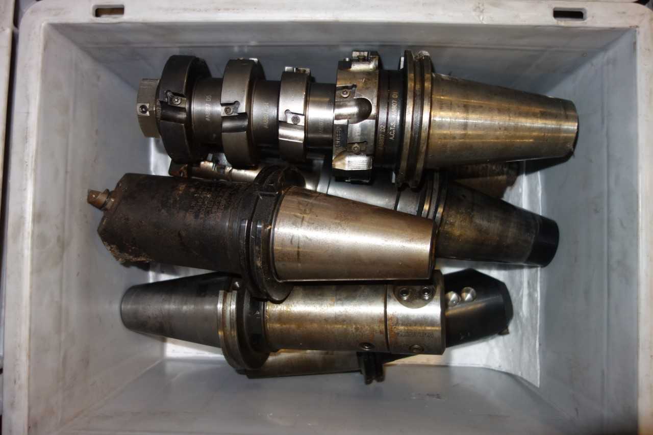 LOT OF ASSORTED CAT 50 TOOL HOLDERS - MACHINING ACCESSORIES & TOOLING