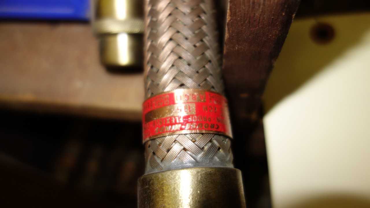 CONTENTS OF PIGEON HOLE CABINET, ASSORTED BRAIDED FLEXIBLE HOSE - POWER TRANSMISSION