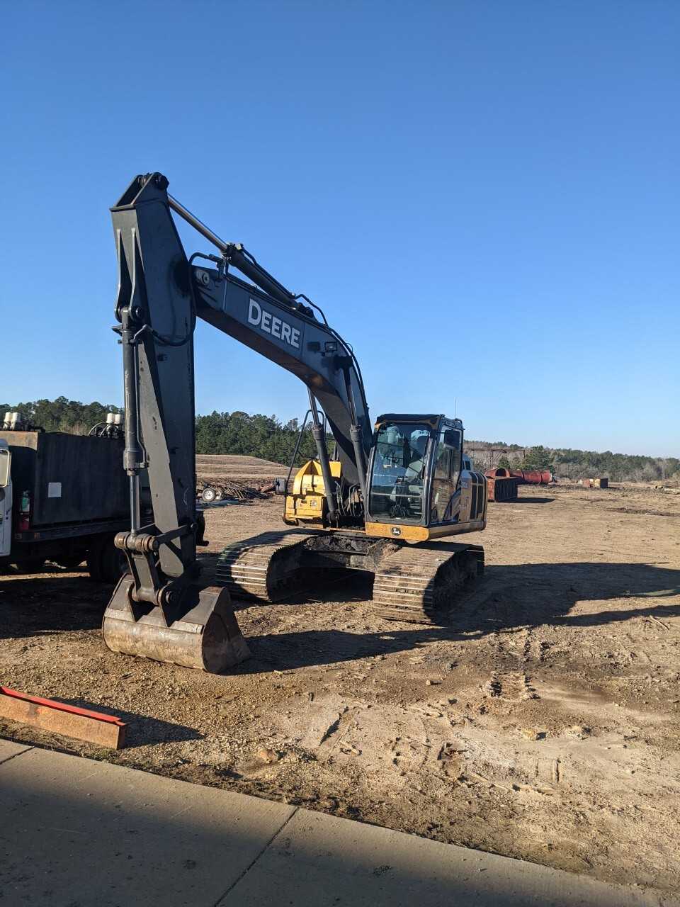 2018 John Deere 210G Excavator - EXCAVATORS