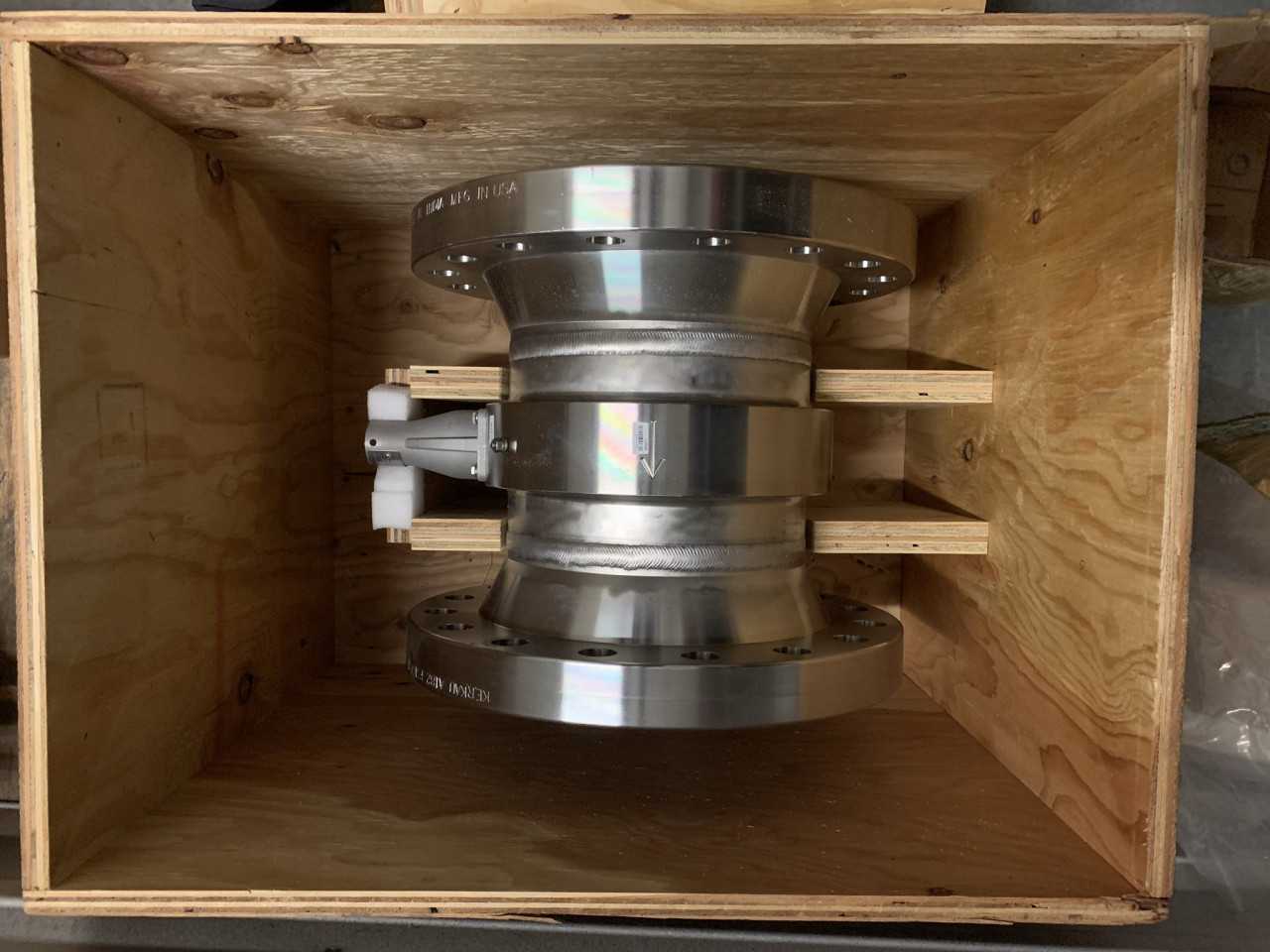 New - Lot of 1 - Emerson Rosemount Flanged Vortex Mounting 8800DF100 - INSTRUMENTATION