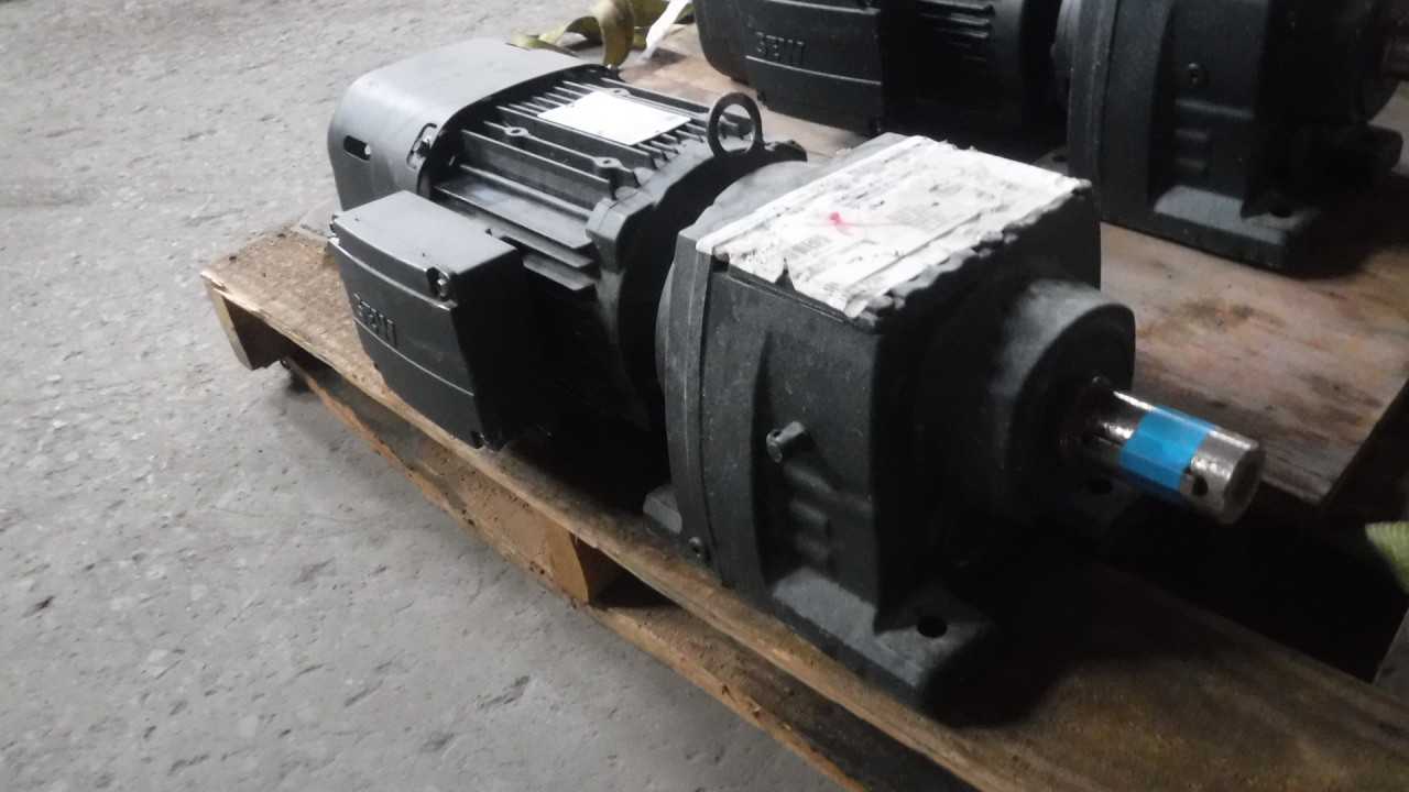 Lot of Two 2 HP 1800 RPM 90L4 Frame SEW Gear Motors Model R57A - GEAR REDUCERS