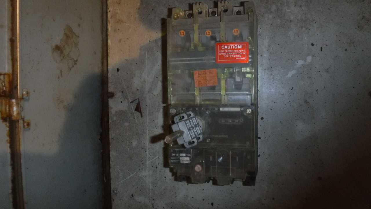 150 Amp Klockner-Moeller Circuit Breaker in Enclosure - ELECTRICAL COMPONENTS