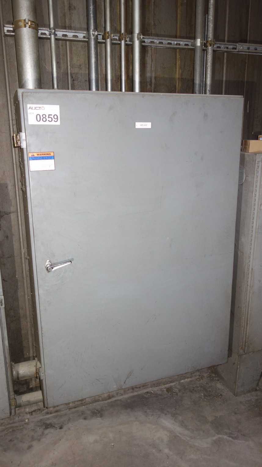 SQUARE D HCW23596 600A 600V-AC I-LINE PANELBOARD CABINET W/ 8 BREAKERS - CIRCUIT BREAKERS