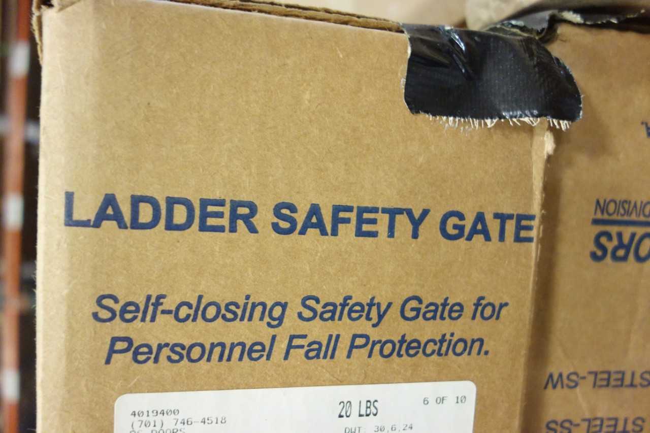 LOT OF 5 PS DOORS YELLOW SAFETY GATE - SAFETY EQUIPMENT