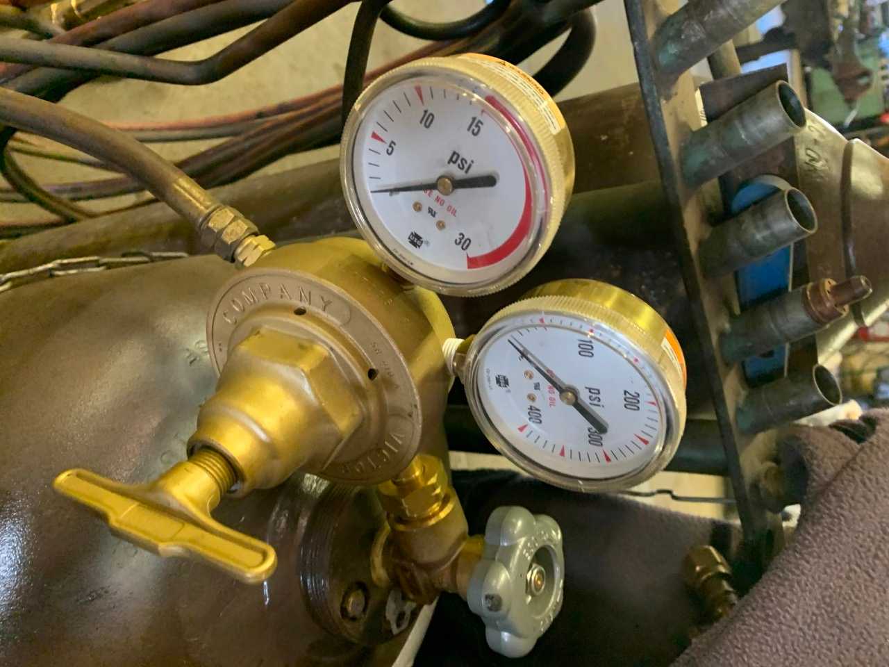 Acetylene torch truck - WELDING EQUIPMENT