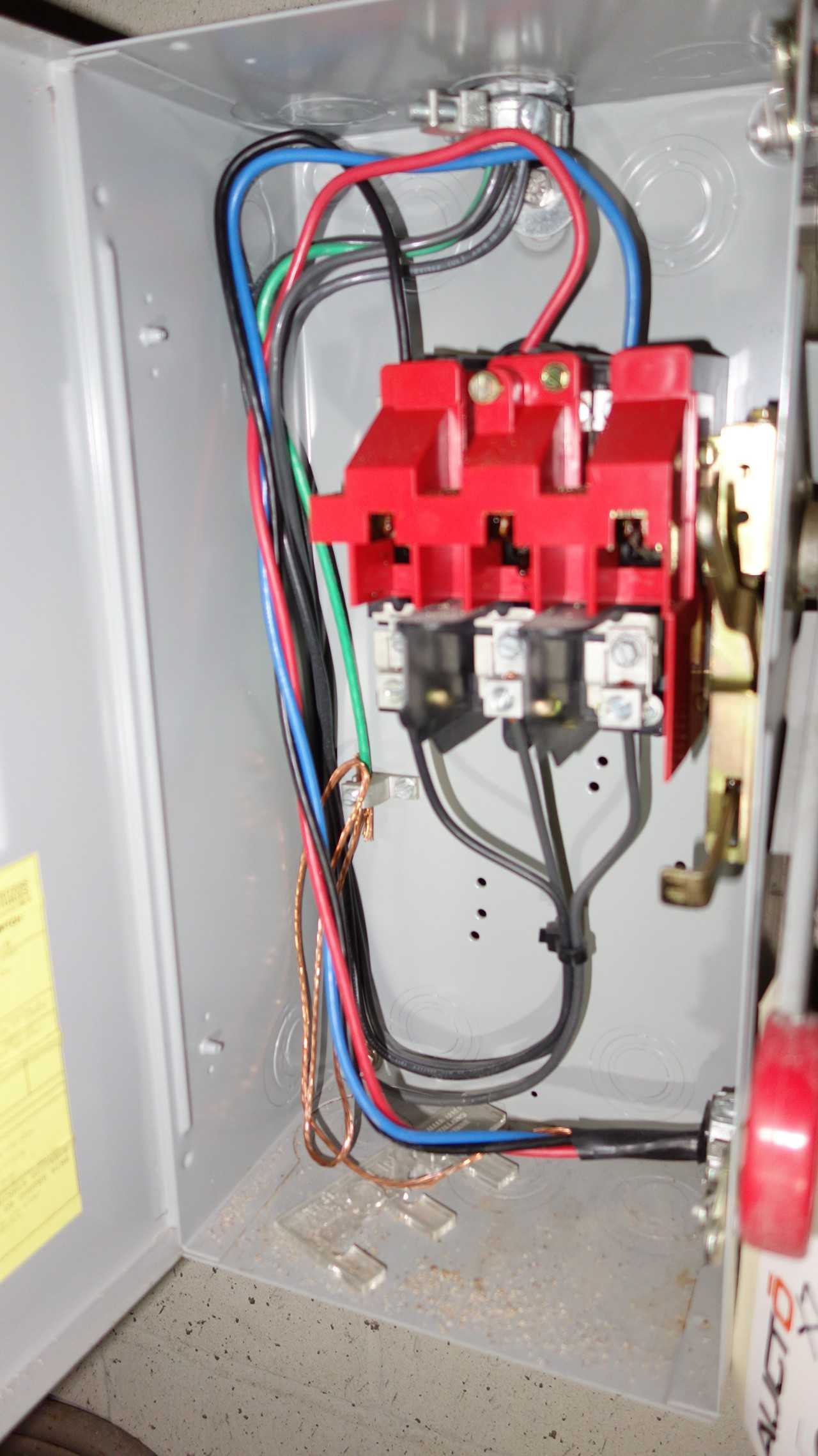 LOT OF 2 CUTLER HAMMER DH361UGK 30A SWITCHES - SWITCHGEAR