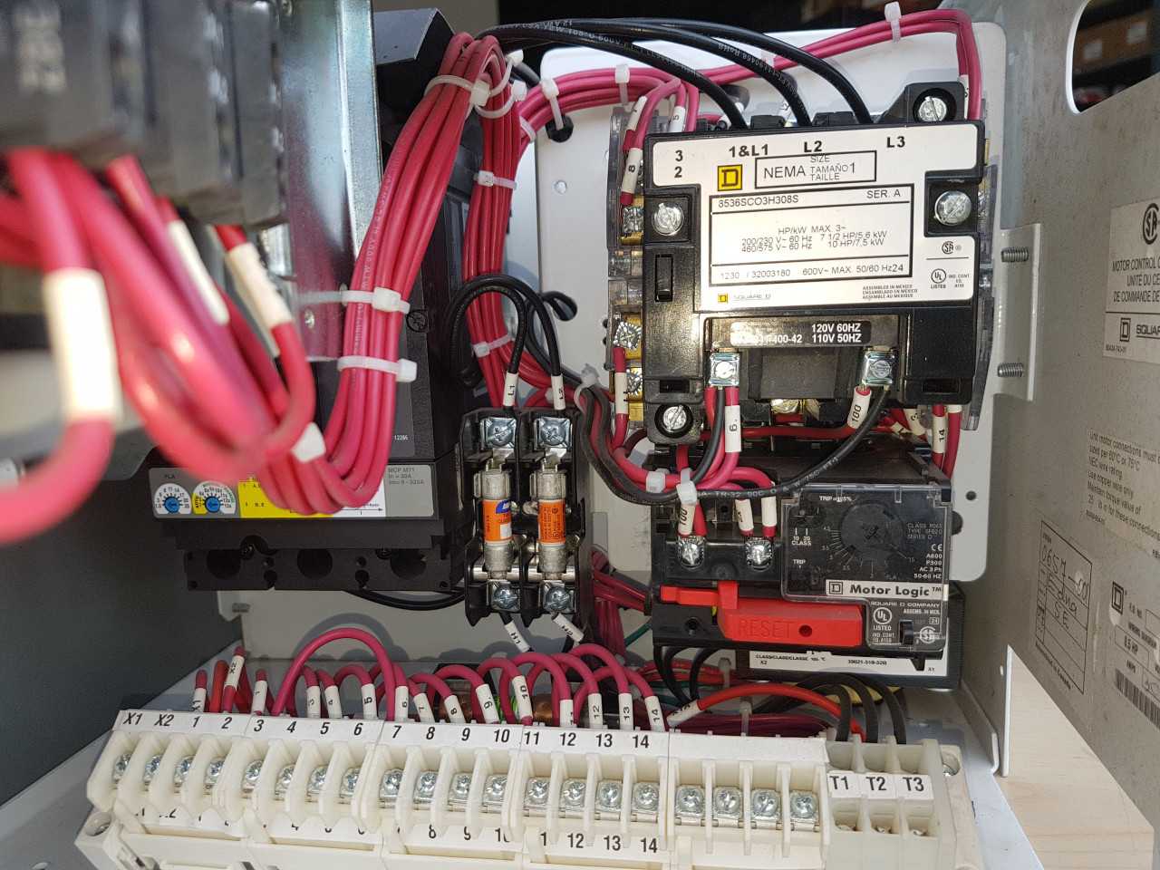 SQD MODEL 6 MCC BUCKETS SIZE 1 STR 30A BREAKERS QTY 3 - MOTOR CONTROL CENTERS