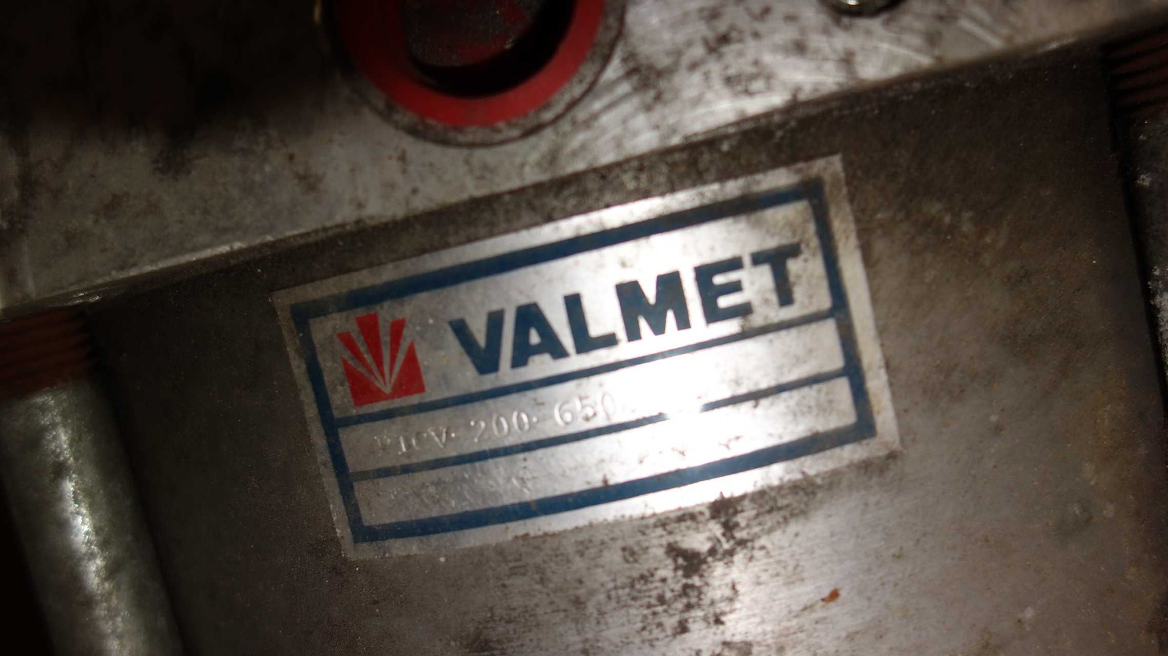 1 CRATE OF ASSORTED VALMET HYDRAULIC CYLINDERS - HYDRAULIC CYLINDERS