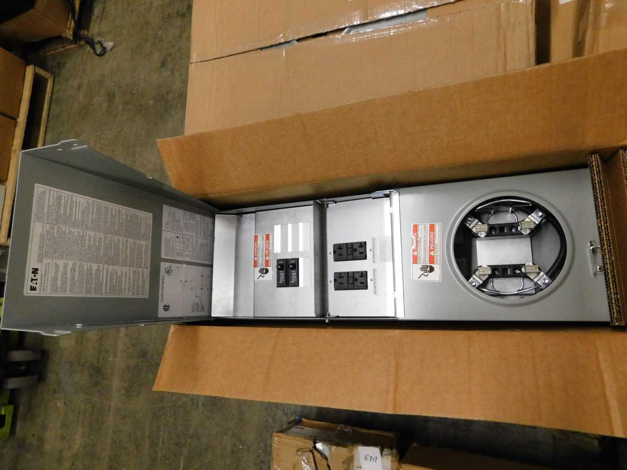 Lot of 1 Power Outlet Panel - ELECTRICAL COMPONENTS