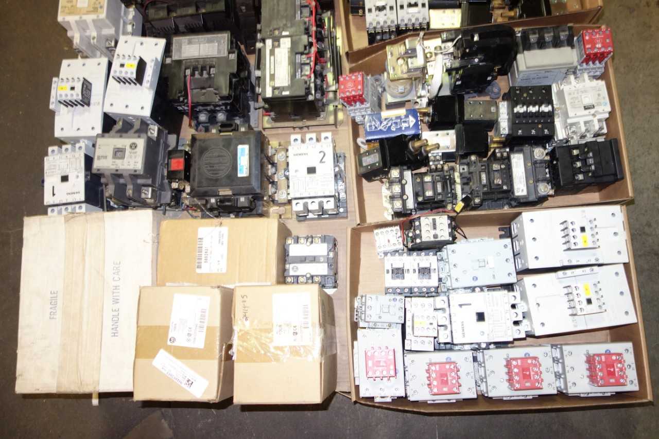 1 PALLET OF ASSORTED CONTRACTORS AND ACCESSORIES - ELECTRICAL COMPONENTS