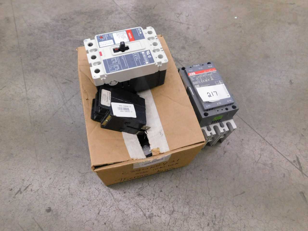 Lot of 2 Molded Case Circuit Breaker, 2 Contactors - CIRCUIT BREAKERS