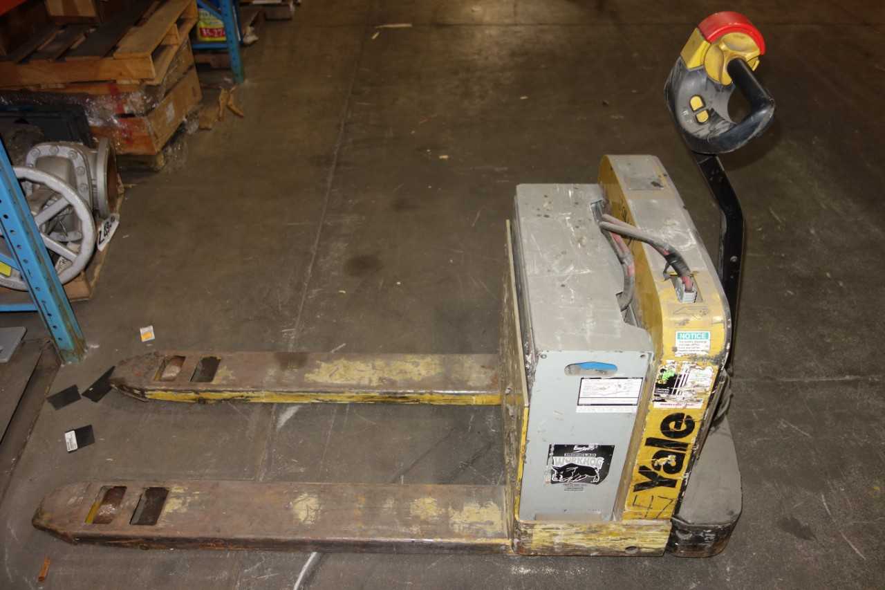 YALE MPB040-EN24T2748 4000LB ELECTRIC WALKIE LIFT TRUCK (NEEDS SERVICE) - FORKLIFTS