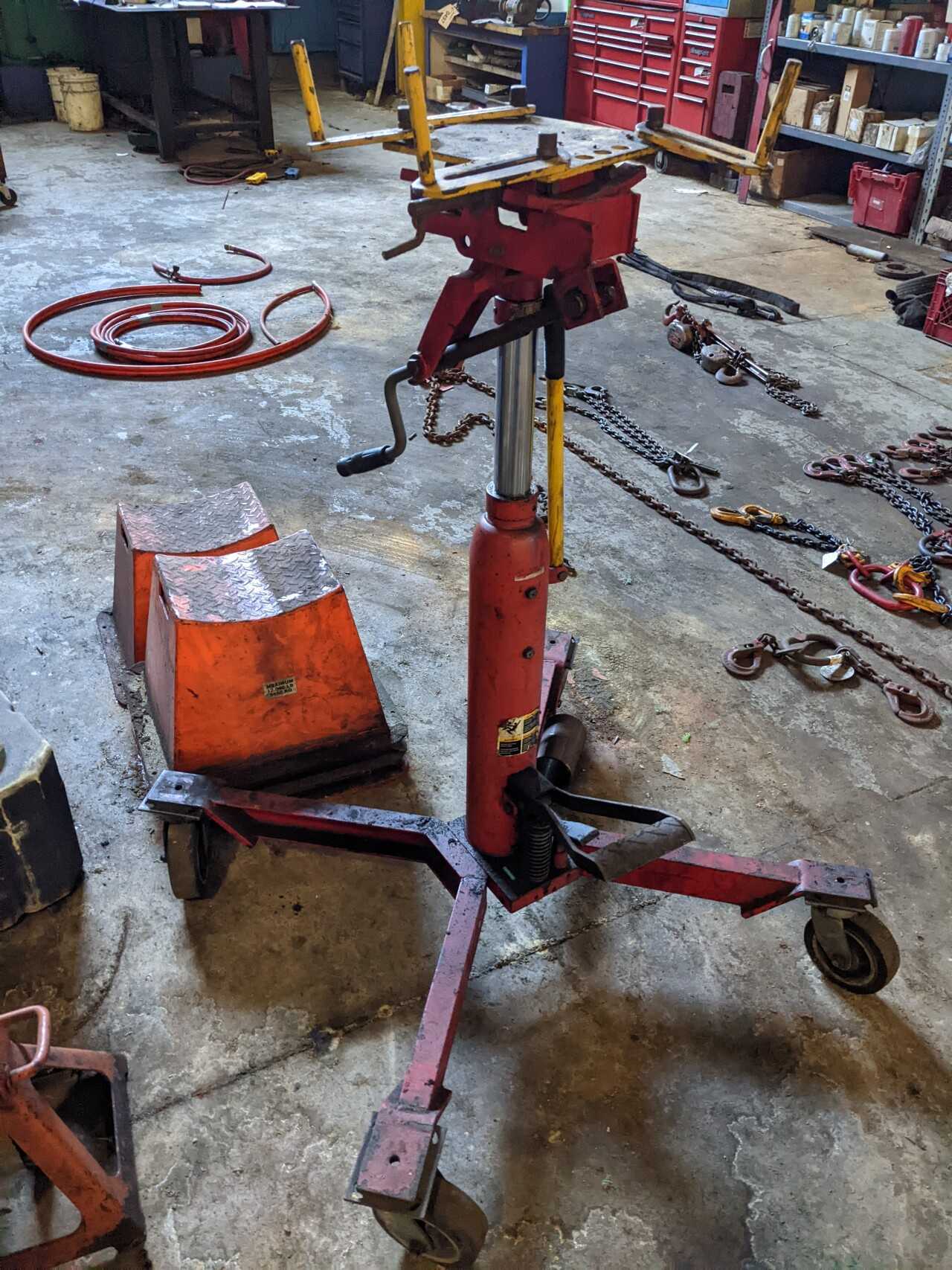 HYDRAULIC JACK - MANUAL PALLET JACKS