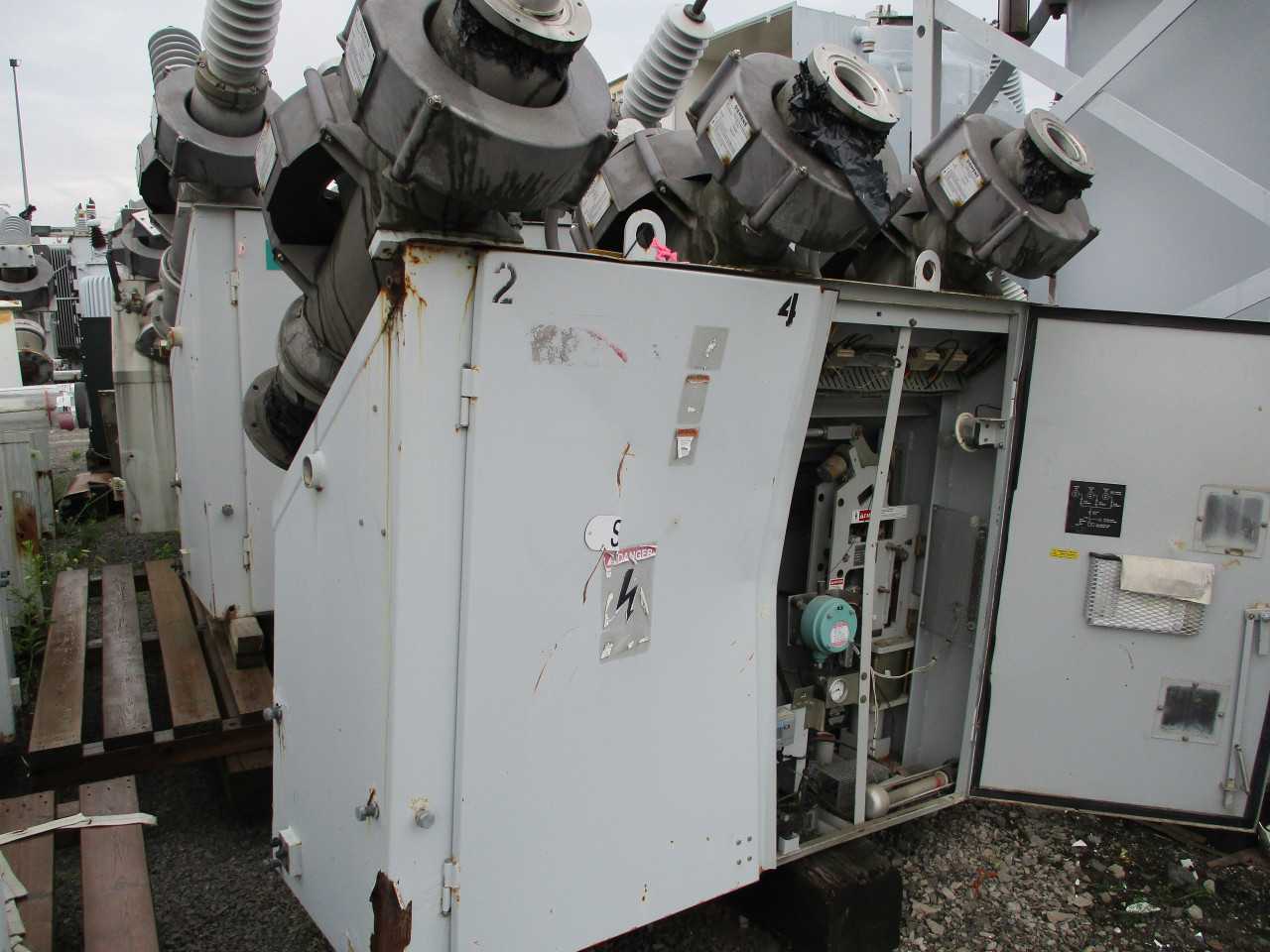 1987 Siemens SP SF6 breaker. Type SP38-31.5-2. 38kv, 31.5ka, 2000A - CIRCUIT BREAKERS