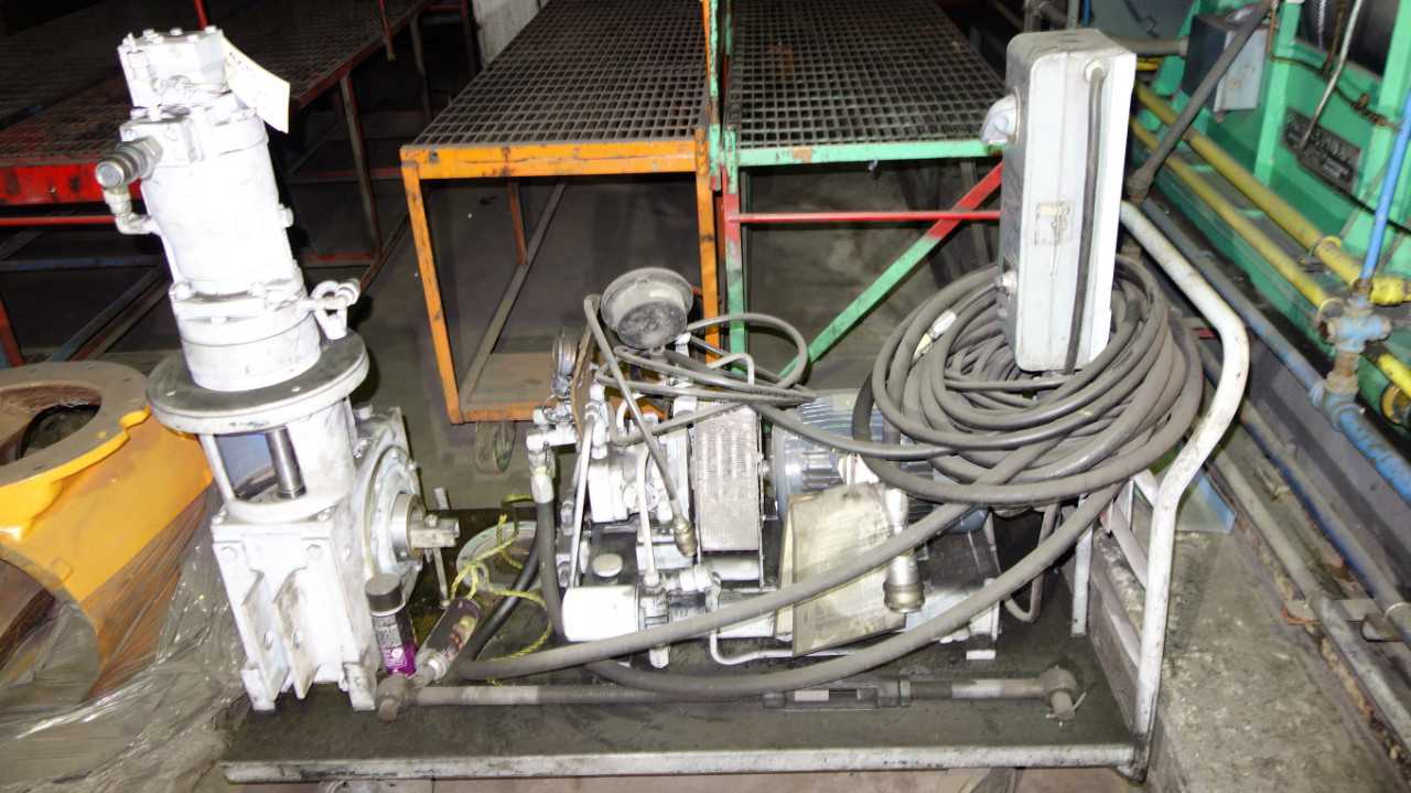CART WITH SAUER DANFOSS HYDRAULIC PUMPS - MISCELLANEOUS