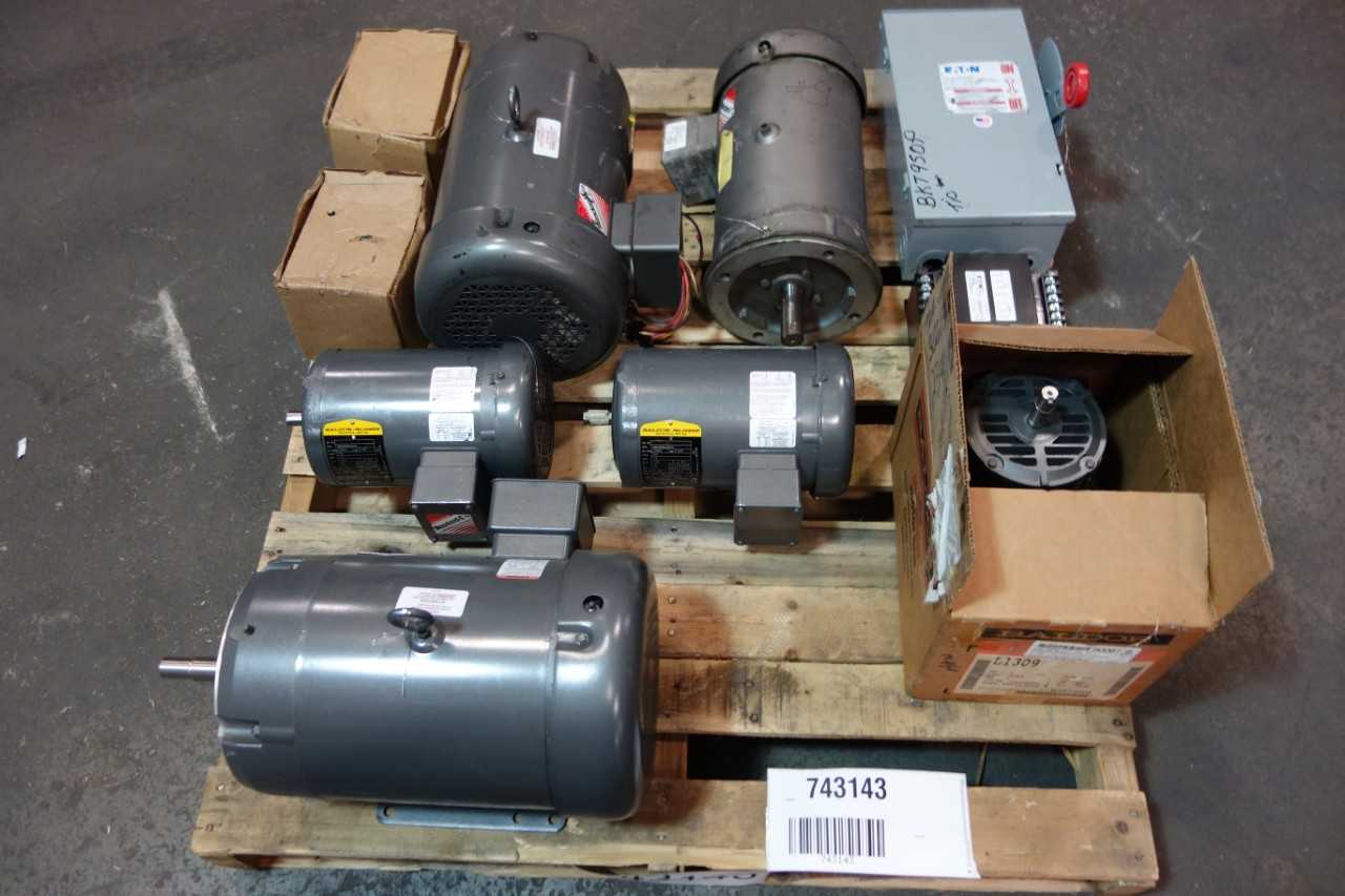 1 PALLET OF ASSORTED AC TRANSFORMERS, AC MOTORS- BALDOR, EATON - ELECTRIC MOTORS