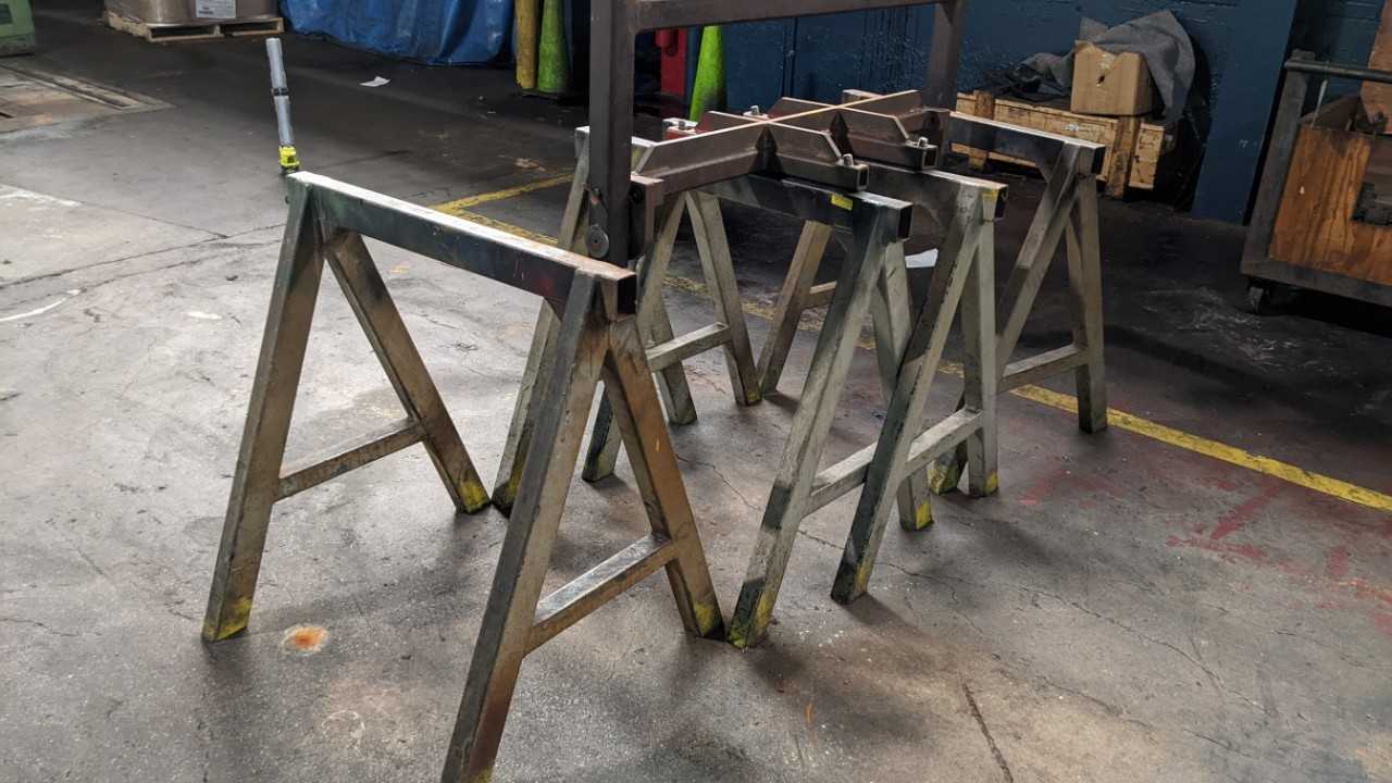 Lot of 4 horseshoe stands - ELECTRIC POWER TOOLS
