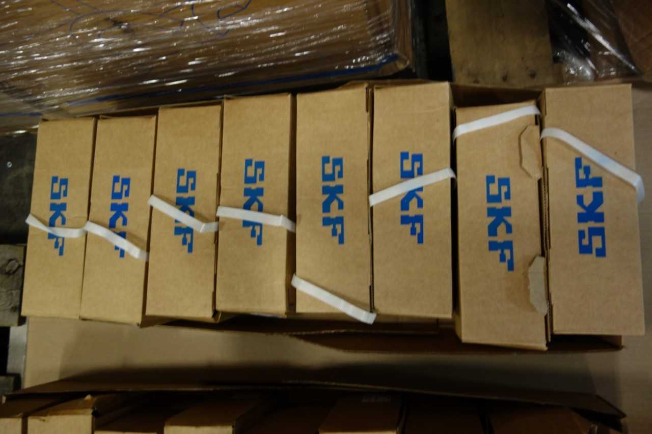 LOT OF 8 BOXES OF SKF ROLLER BEARINGS - BEARINGS
