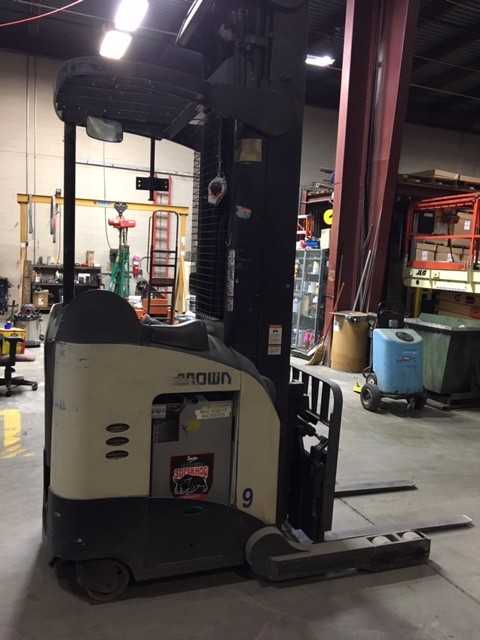 2005 Crown RD5225-30 deep reach truck, Lemoyne, PA - REACH TRUCKS