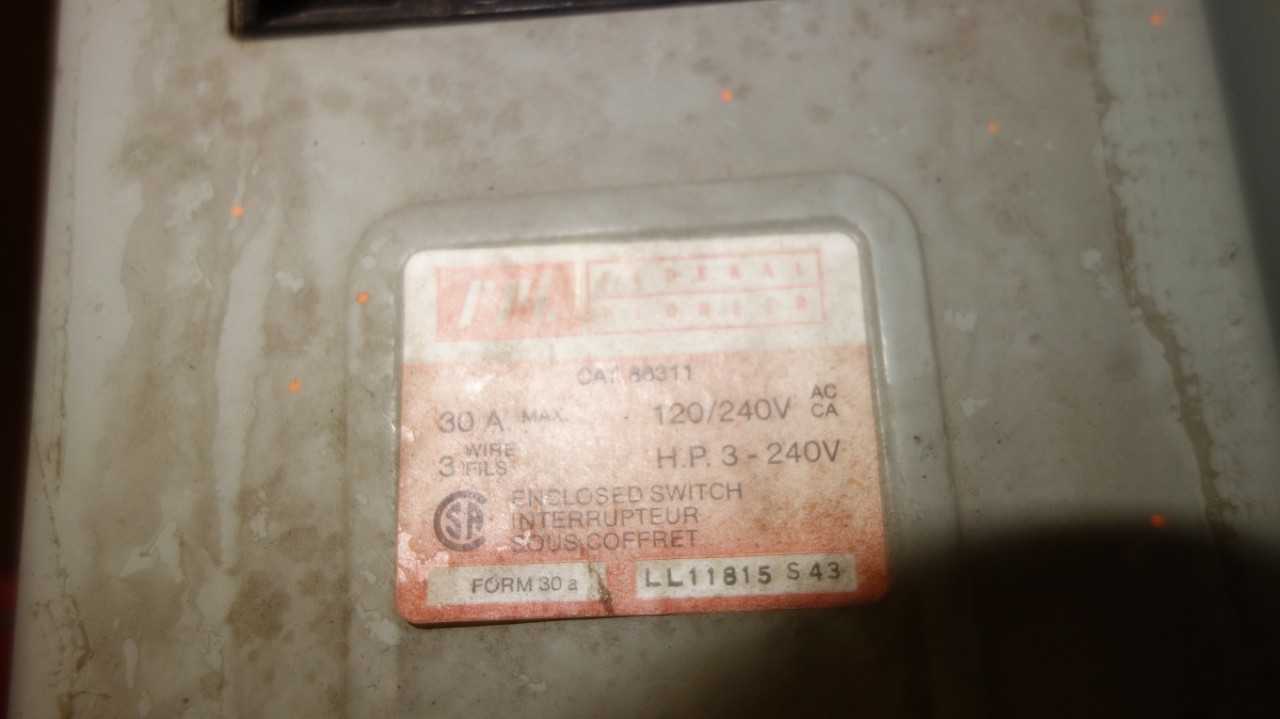 LOT OF ASSORTED DISCONNECT SWITCHES - DISCONNECT SWITCHES