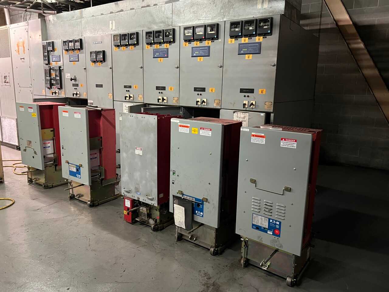 6x Eaton VR/VSR and Westinghouse DHP vacuum breakers - CIRCUIT BREAKERS