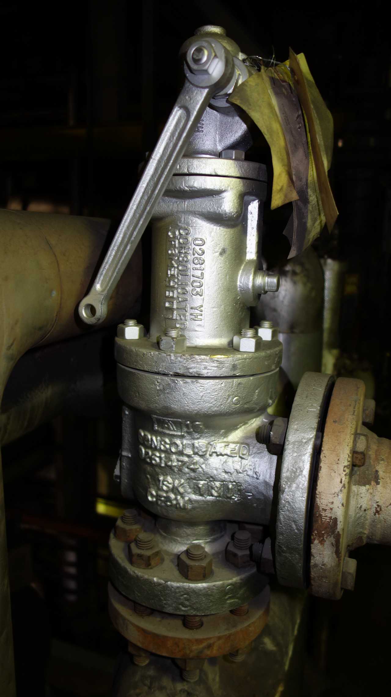 LOT OF 3 CONSOLIDATED AND FARRIS RELIEF VALVES - RELIEF VALVE