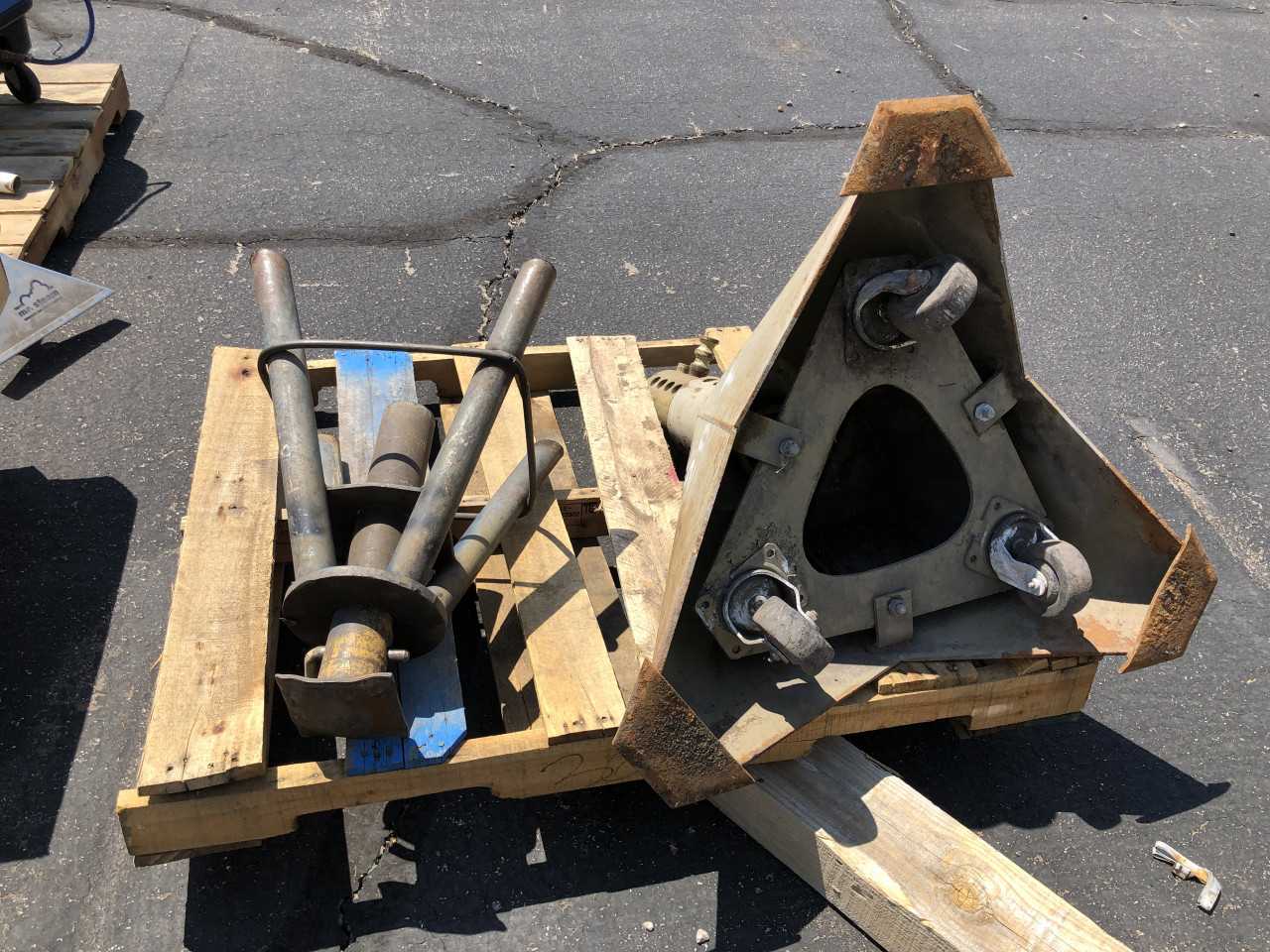 Jack Stands - TRAILER MOUNTED EQUIPMENT