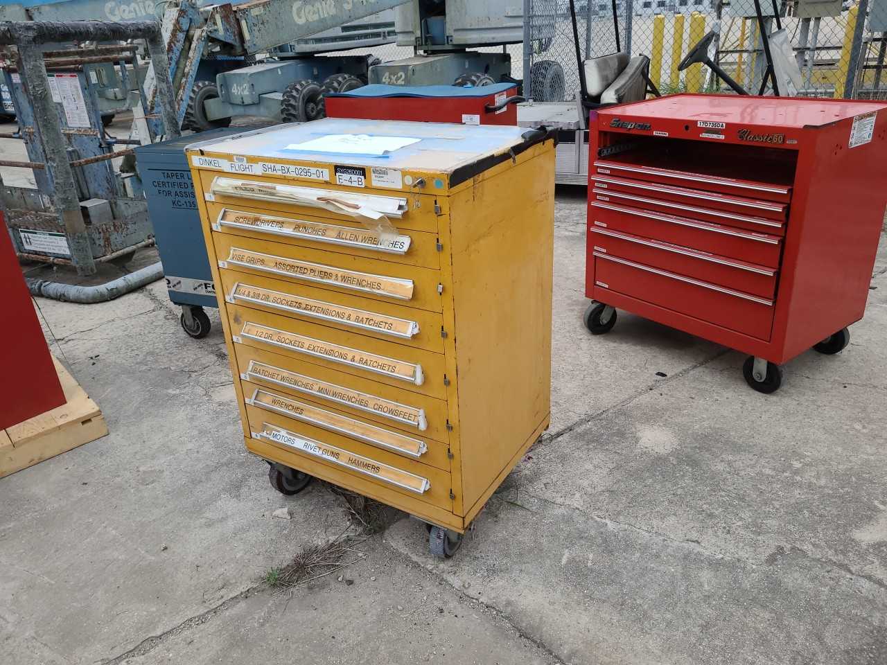 DINKEL 8 drawer tool crib (Lot 2586582) San Antonio, TX - TOOL STORAGE