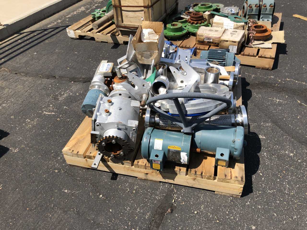 Two pallets of miscellaneous motors and mixed metals - MISCELLANEOUS