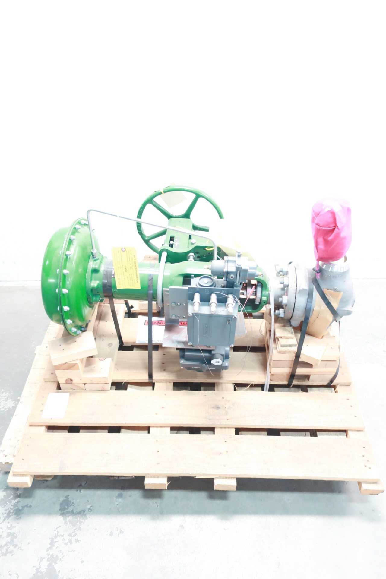 FISHER 667-ET PNEUMATIC 600 STAINLESS BUTT WELD 3IN CONTROL VALVE - CONTROL VALVE