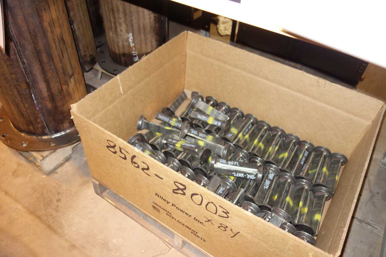 CONTENTS OF 3 UPRIGHT RACKING SECTIONS, VALVES - INDUSTRIAL PARTS