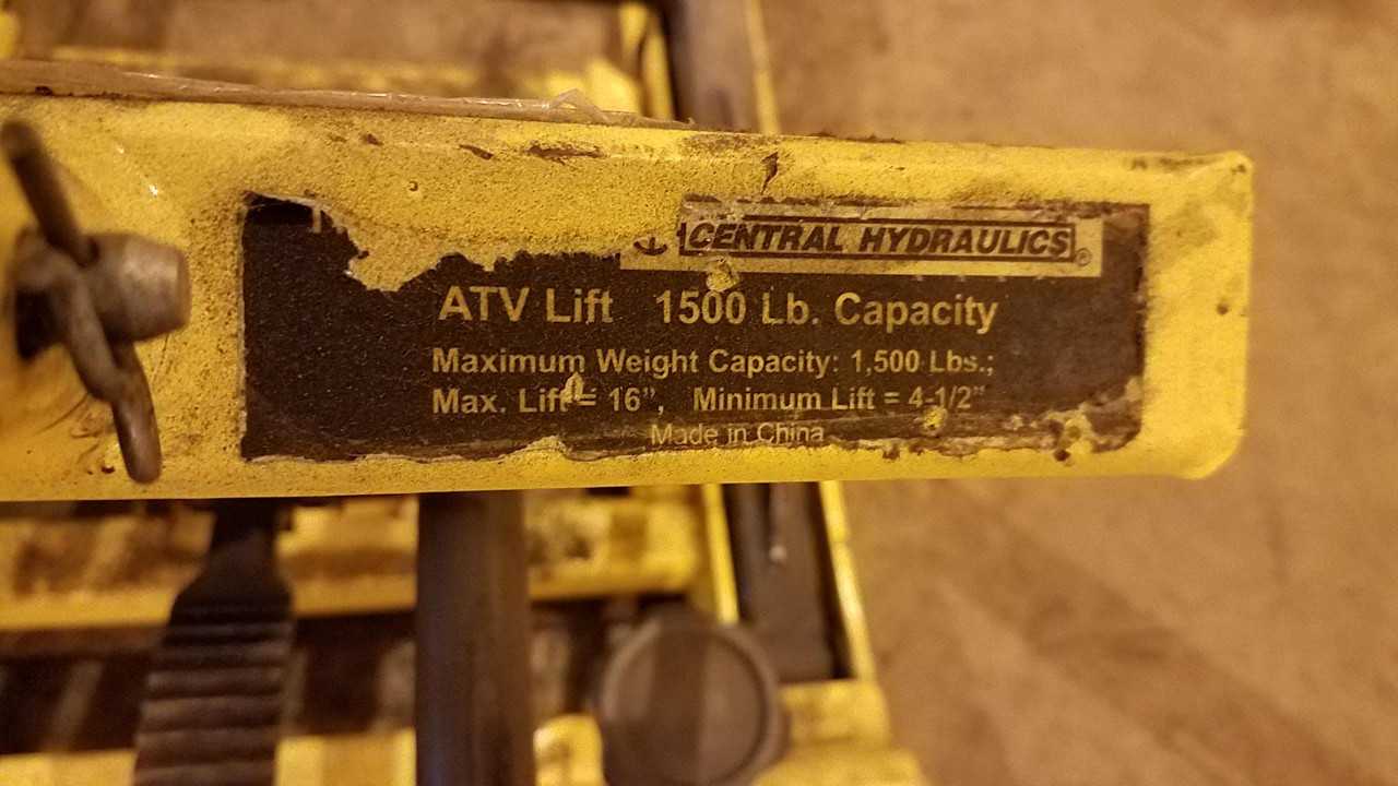 CENTRAL HYDRAULICS 1500 LBS ATV LIFT HYDRAULIC SERVICE JACK - FORKLIFTS