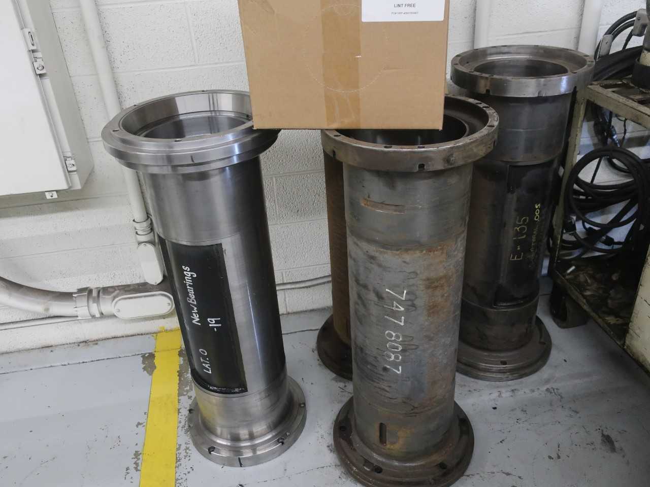 Lot of 7 carts with hydraulic presses, tools - ROLLING CARTS