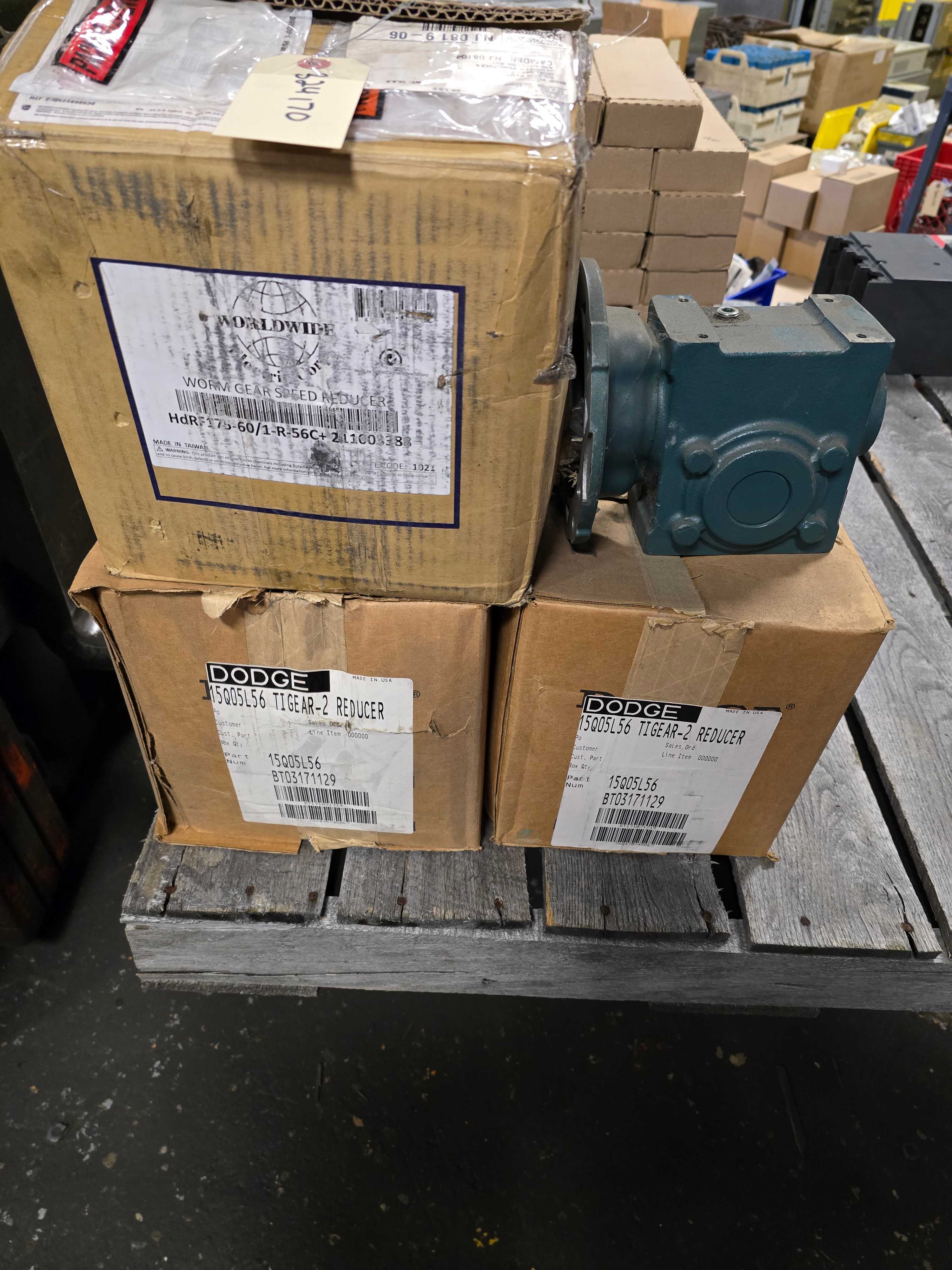 LOT OF GEAR REDUCERS - INDUSTRIAL PARTS