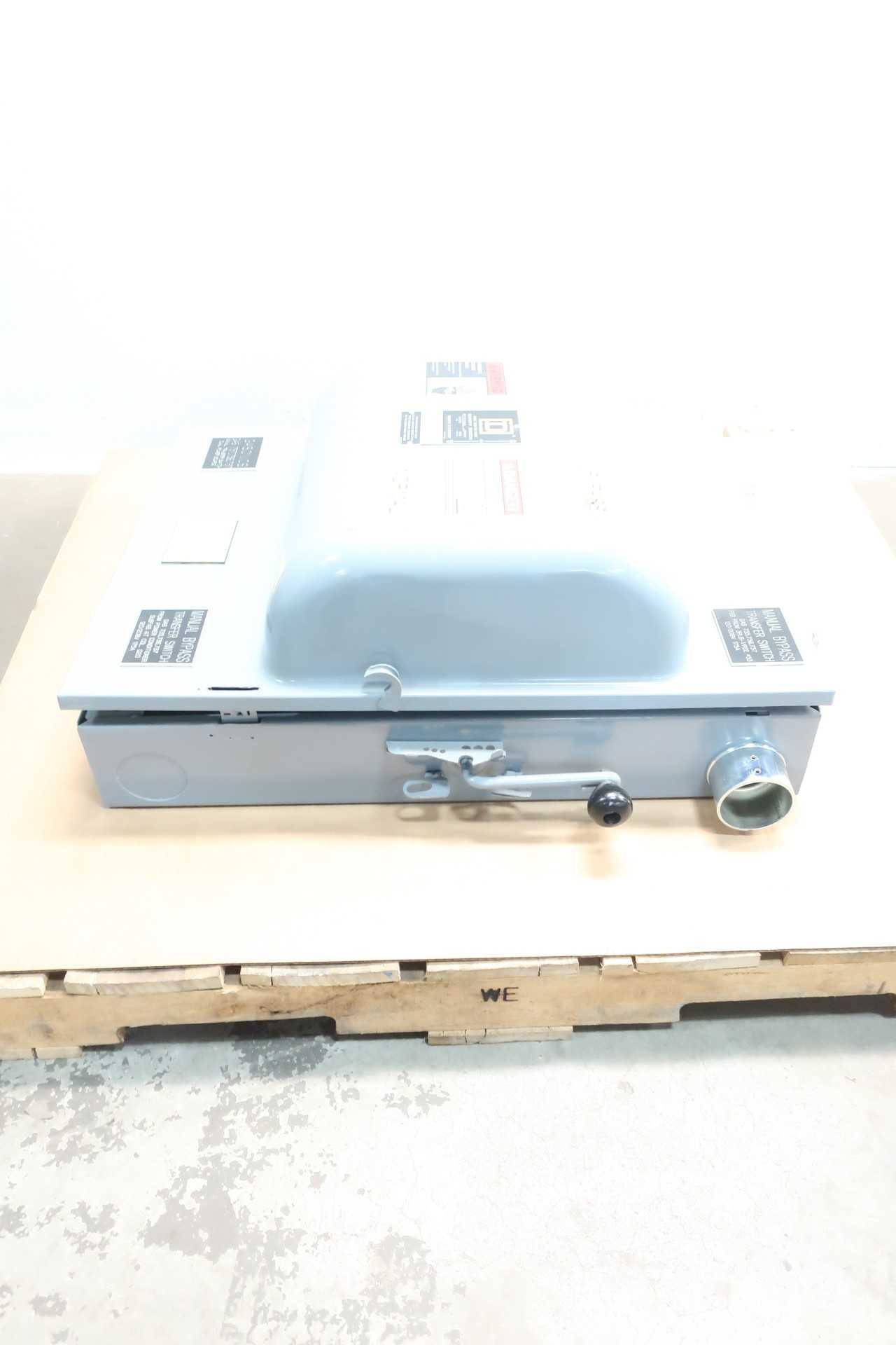 SQUARE D 92444 DOUBLE THROW TRANSFER 4P 200A AMP 600V-AC NON-FUSIBLE DISCONNECT SWITCH - DISCONNECT SWITCHES