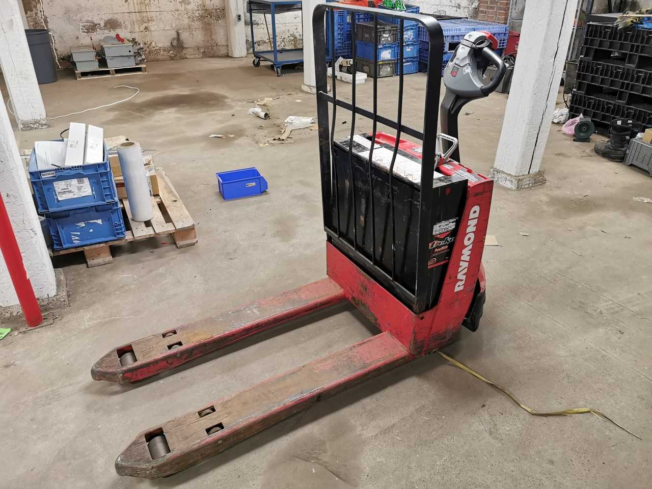 Raymond electric pallet truck - PLANT & FACILITY