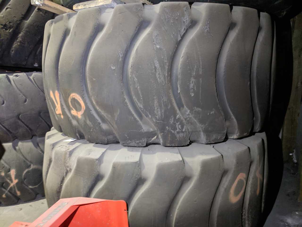 LOT OF 2 TIRES - ELECTRIC POWER TOOLS
