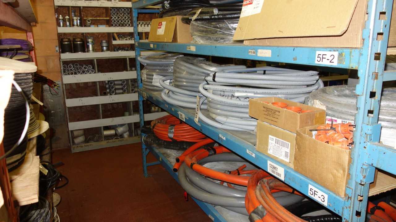 CONTENTS OF SHELF, ASSORTED ELECTRICAL CONDUIT - CONDUIT FITTING
