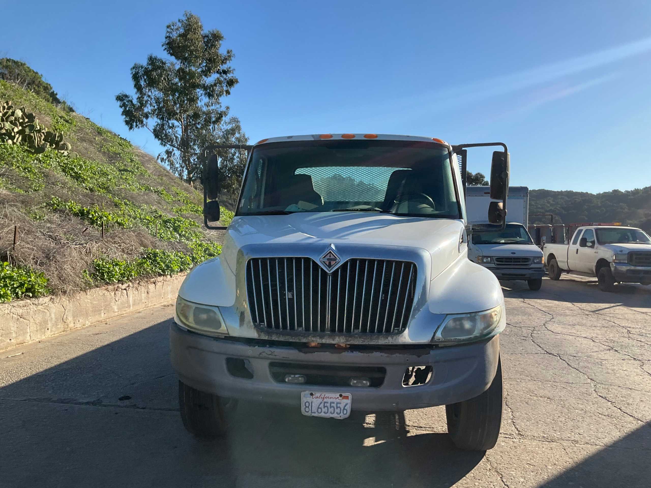 2003 INTERNATIONAL 4300 SBA 4X2 FLATBED TRUCK