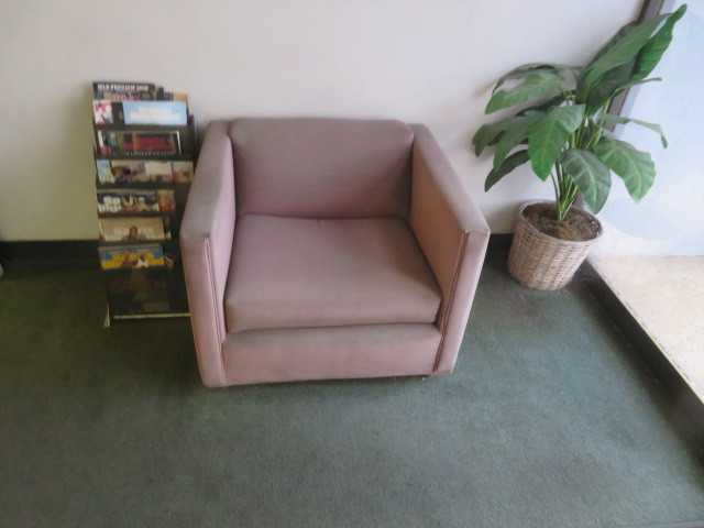 Office furniture and items in pictures, LOT - MISCELLANEOUS