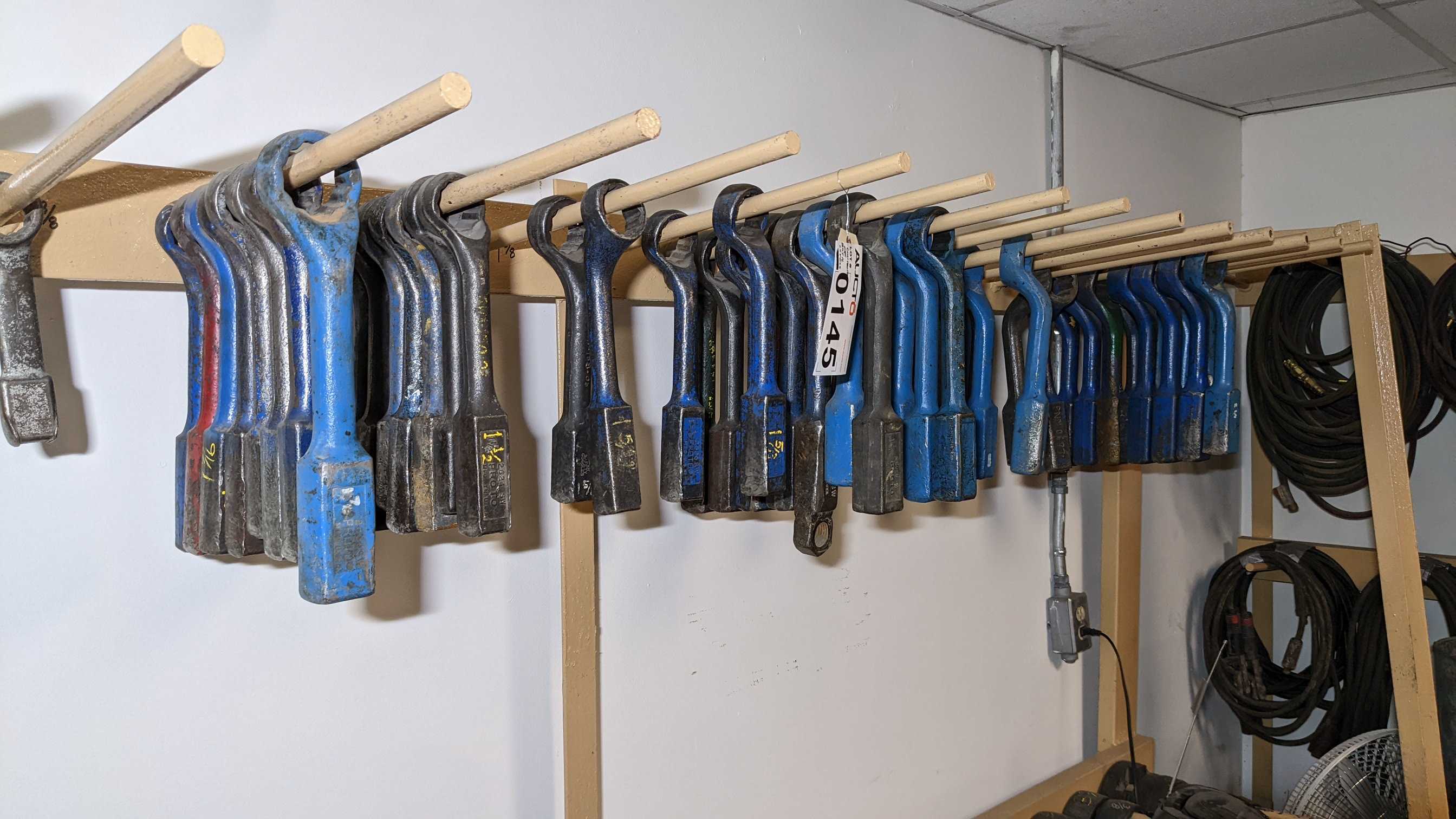 LOT OF SLUGGER WRENCHES - ELECTRIC POWER TOOLS