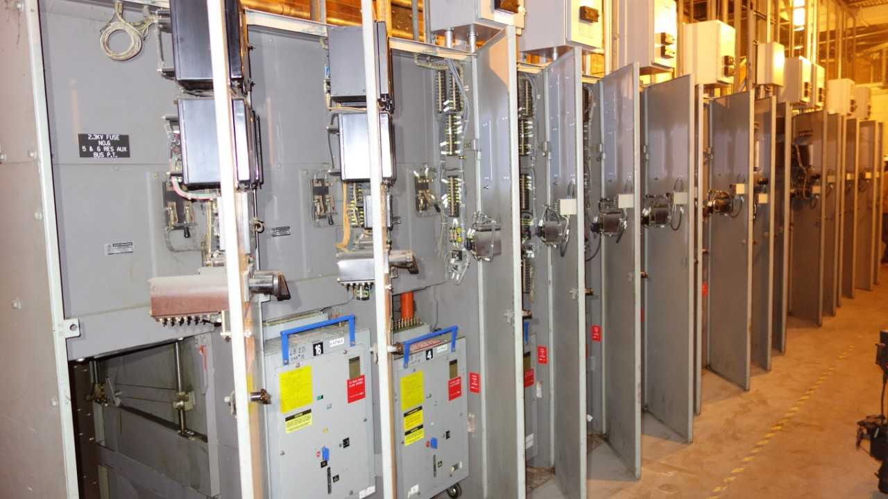 LOT OF 15 ESI 1200A 4.16KV-AC VAC U LIFT SWITCHGEAR BREAKER (DELAYED REMOVAL) - SWITCHGEAR