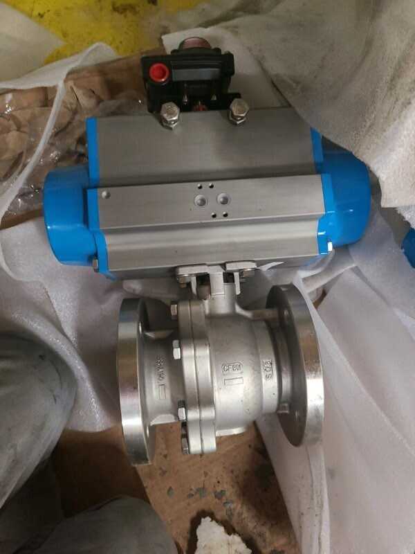 Lot of 2 - 1/2" SVF B41C BALL VALVE, STAINLESS STEEL BODY, BALL, & STEM PNEUMATIC VALVE - CONTROL VALVE