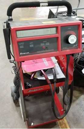 Snap On Battery Charger, Model# MT1560 - MATERIAL HANDLING