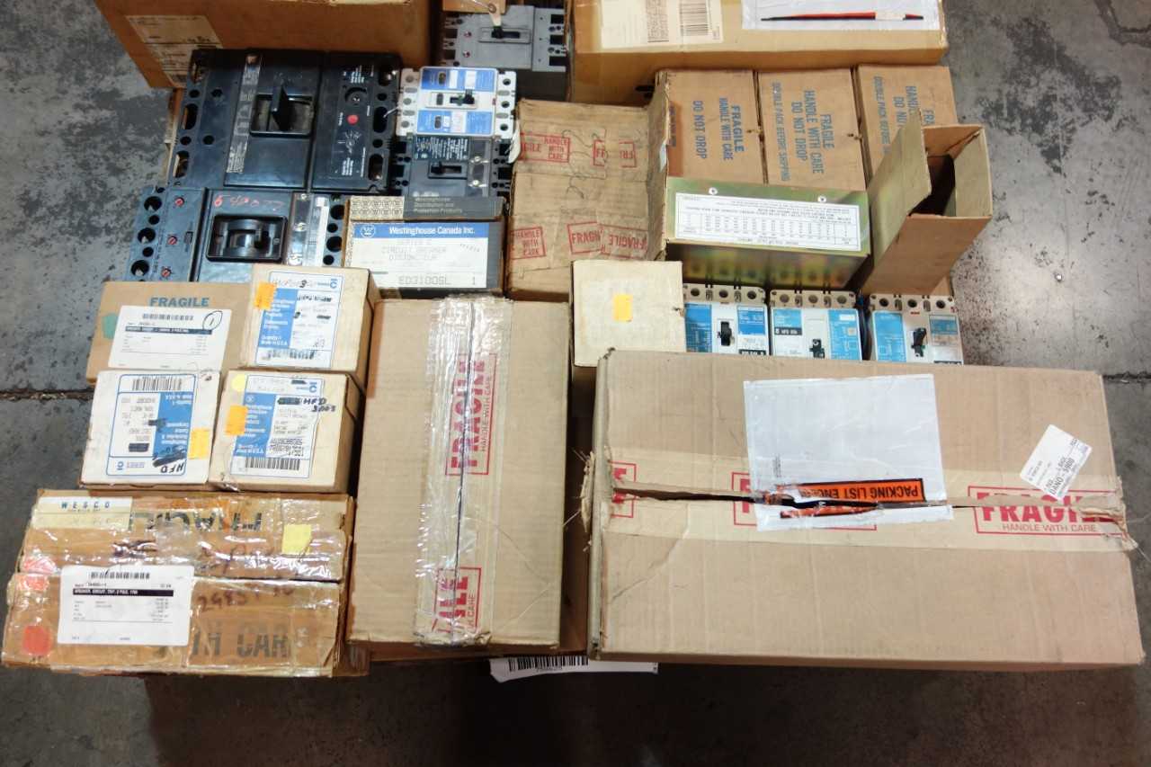 1 PALLET OF ASSORTED MOLDED CASE CIRCUIT BREAKERS, MOLDED CASE SWITCH, BREAKER PARTS AND ACCESSORIES - CIRCUIT BREAKERS