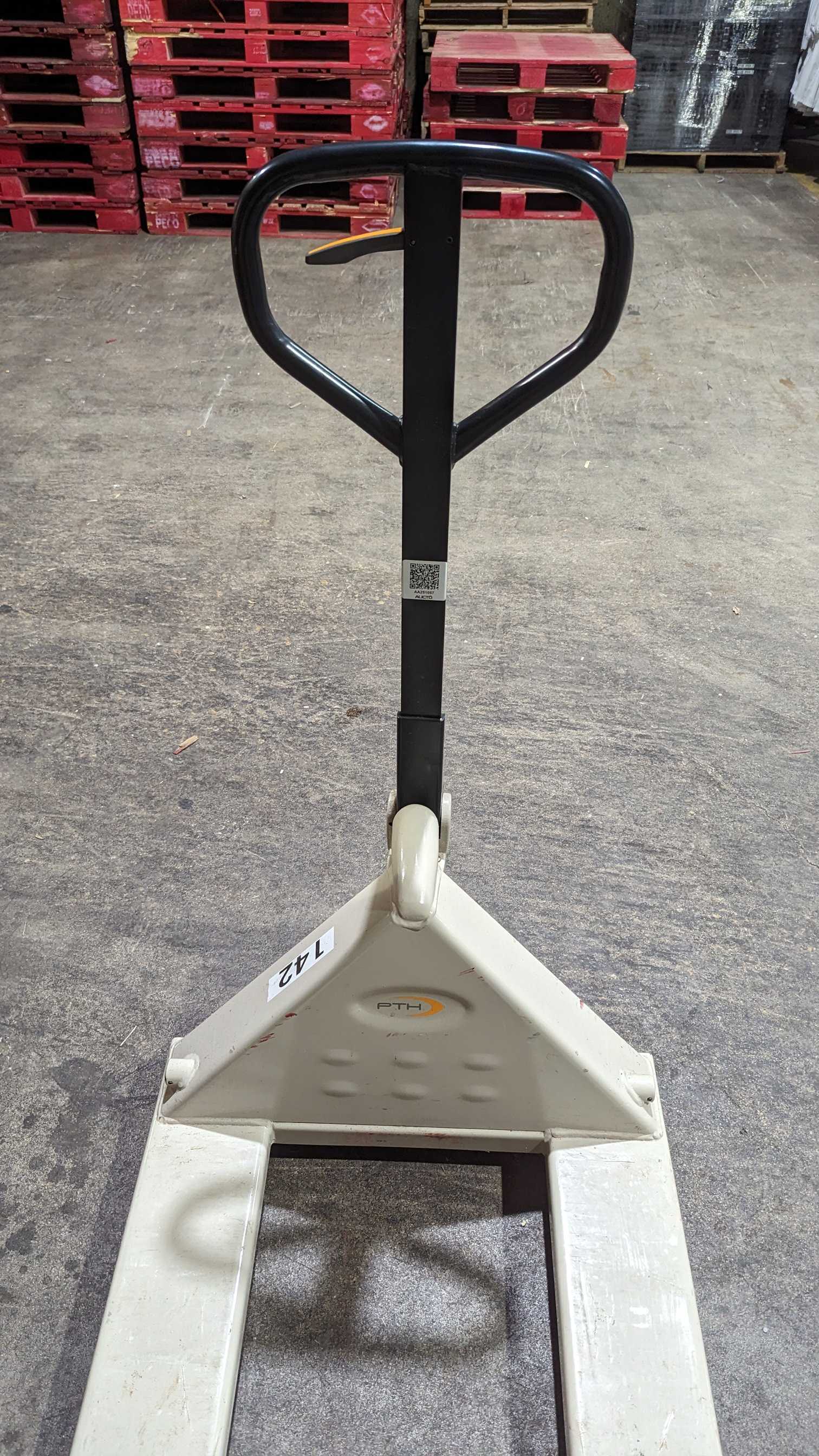 Crown PTH50 5000 lb Pallet Jack - MANUAL PALLET JACKS
