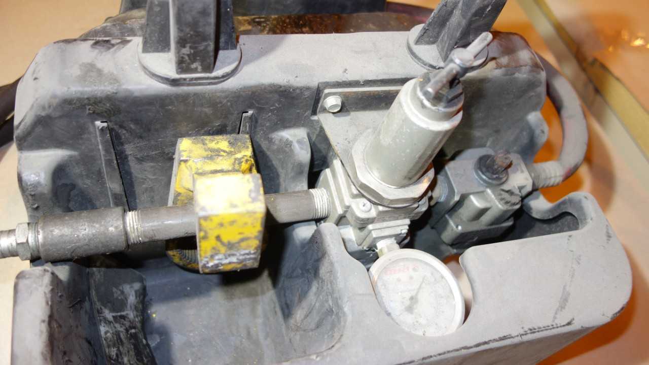 RAD TORQUE SYSTEMS PNEUMATIC TORQUE WRENCH KIT - HAND TOOLS